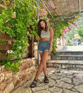 Eleni Tsolaki feet photo thumbnail