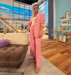 Eleni Tsolaki feet photo thumbnail