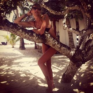 Elenoire Casalegno feet photo thumbnail