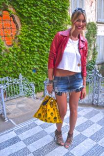 Elenoire Casalegno feet photo thumbnail