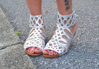 Elenoire Casalegno feet photo thumbnail