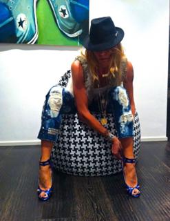 Elenoire Casalegno feet photo thumbnail