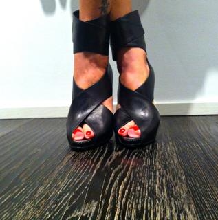 Elenoire Casalegno feet photo thumbnail