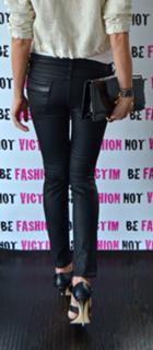 Elenoire Casalegno feet photo thumbnail