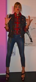 Elenoire Casalegno feet photo thumbnail