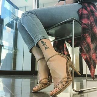 Elenoire Casalegno feet photo thumbnail