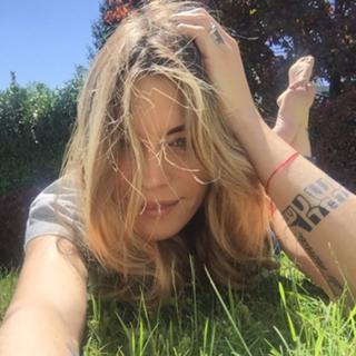 Elenoire Casalegno feet photo thumbnail