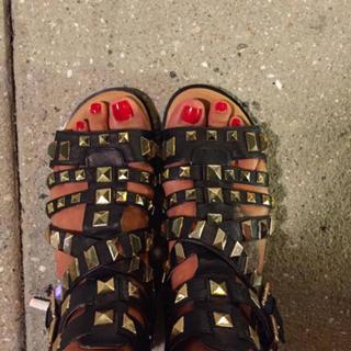 Elenoire Casalegno feet photo thumbnail