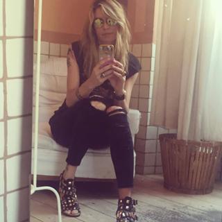 Elenoire Casalegno feet photo thumbnail