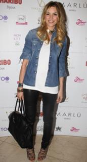 Elenoire Casalegno feet photo thumbnail