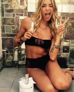 Elenoire Casalegno feet photo thumbnail