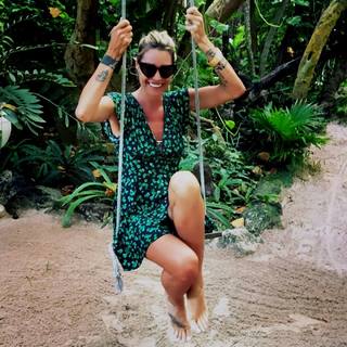 Elenoire Casalegno feet photo thumbnail