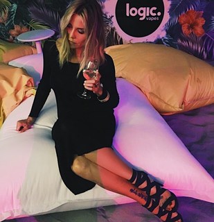 Elenoire Casalegno feet photo thumbnail