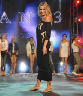 Elenoire Casalegno feet photo thumbnail