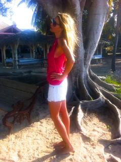 Elenoire Casalegno feet photo thumbnail