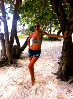 Elenoire Casalegno feet photo thumbnail