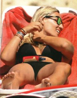 Eleonora Meleti feet photo thumbnail