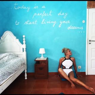 Eleonora Meleti feet photo thumbnail