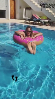 Eleonora Meleti feet photo thumbnail