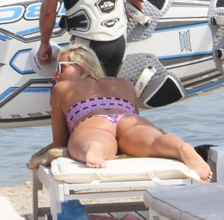 Eleonora Meleti feet photo thumbnail