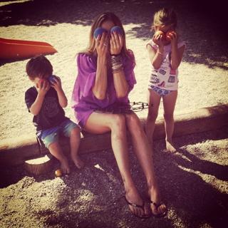 Eleonora Pedron feet photo thumbnail