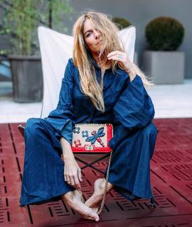 Eleonora Pedron feet photo thumbnail