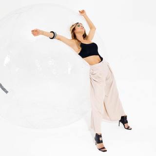 Eleonora Pedron feet photo thumbnail