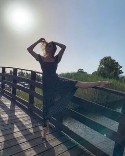 Eleonora Pedron feet photo thumbnail