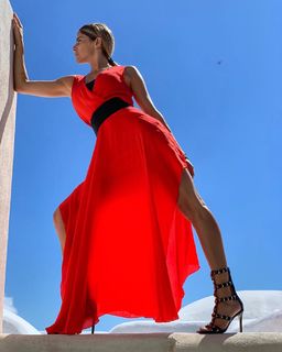 Eleonora Pedron feet photo thumbnail