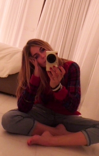 Eleonora Pedron feet photo thumbnail