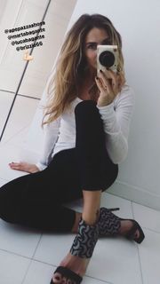 Eleonora Pedron feet photo thumbnail