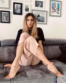Eleonora Pedron feet photo thumbnail