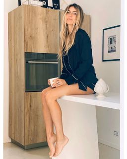 Eleonora Pedron feet photo thumbnail