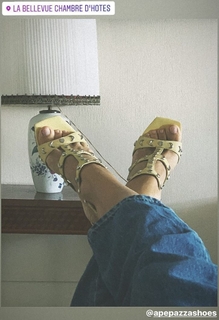 Eleonora Pedron feet photo thumbnail