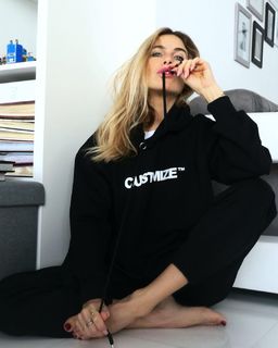 Eleonora Pedron feet photo thumbnail