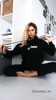 Eleonora Pedron feet photo thumbnail