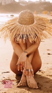 Eleonora Pedron feet photo thumbnail