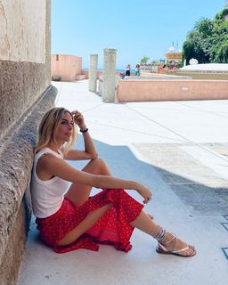 Eleonora Pedron feet photo thumbnail