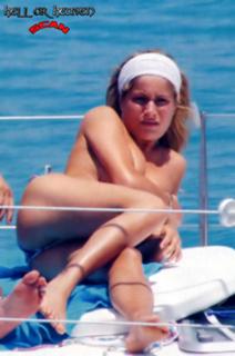 Eleonora Pedron feet photo thumbnail