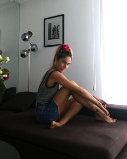 Eleonora Pedron feet photo thumbnail