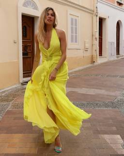 Eleonora Pedron feet photo thumbnail