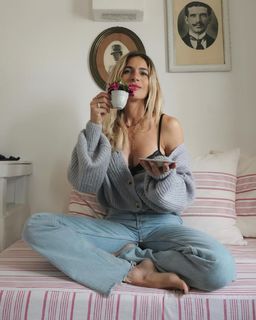 Eleonora Pedron feet photo thumbnail