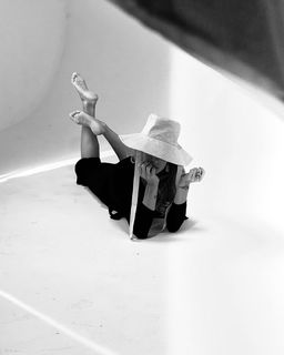 Eleonora Pedron feet photo thumbnail