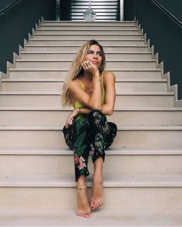 Eleonora Pedron feet photo thumbnail