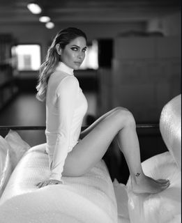 Eleonora Pedron feet photo thumbnail