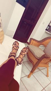Eleonora Pedron feet photo thumbnail