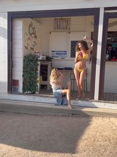 Eleonora Pedron feet photo thumbnail