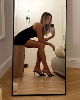 Eleonora Pedron feet photo thumbnail