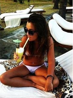 Elettra Lamborghini feet photo thumbnail