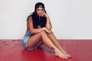 Elettra Lamborghini feet photo thumbnail